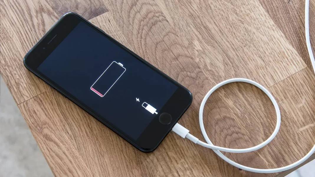 Telefonunu sabaha kadar şarjda bırakanlar dikkat! Bakın nelere sebep oluyormuş! 1