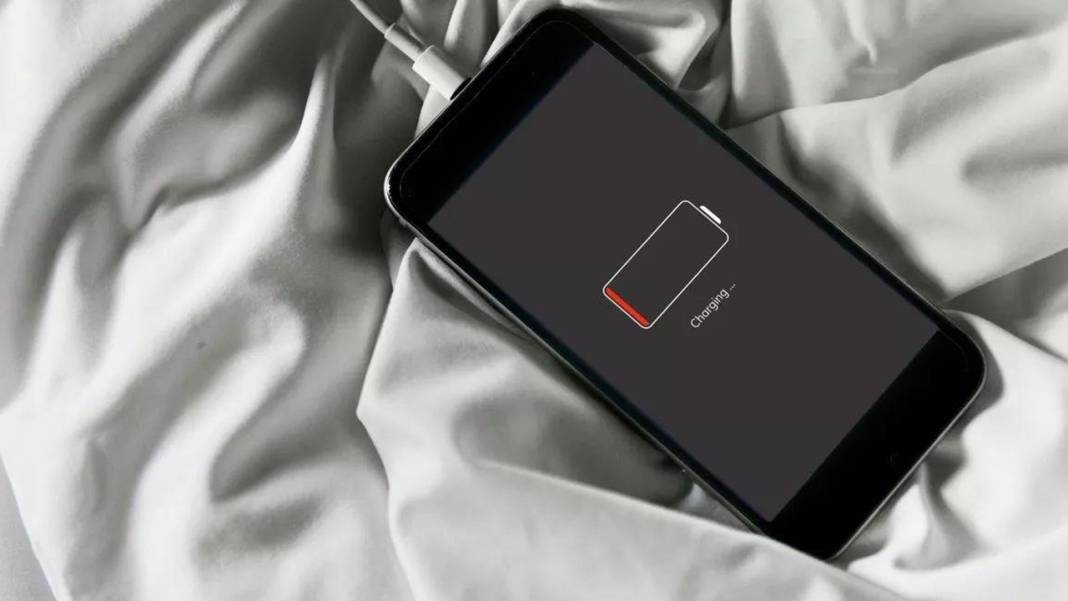 Telefonunu sabaha kadar şarjda bırakanlar dikkat! Bakın nelere sebep oluyormuş! 7