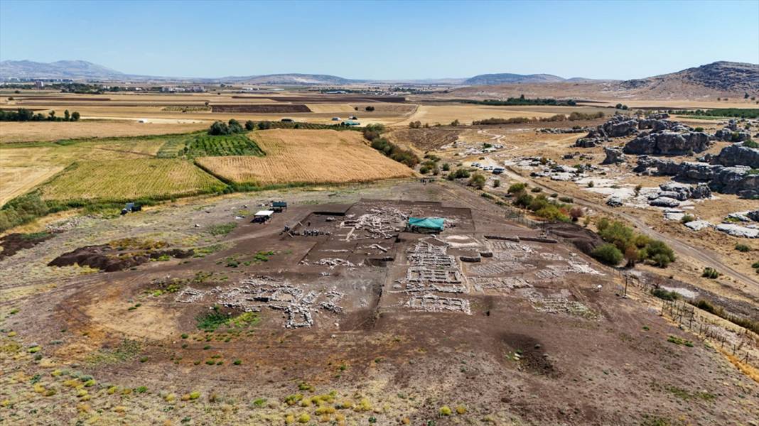 Diyarbakır’da 9 bin 500 yıllık “Kamusal Yapı” keşfedildi 4