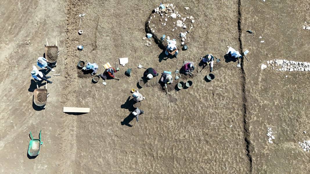 Diyarbakır’da 9 bin 500 yıllık “Kamusal Yapı” keşfedildi 7