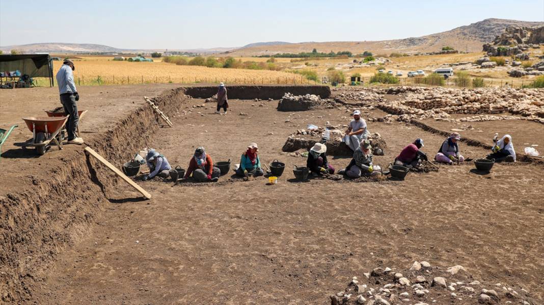 Diyarbakır’da 9 bin 500 yıllık “Kamusal Yapı” keşfedildi 8