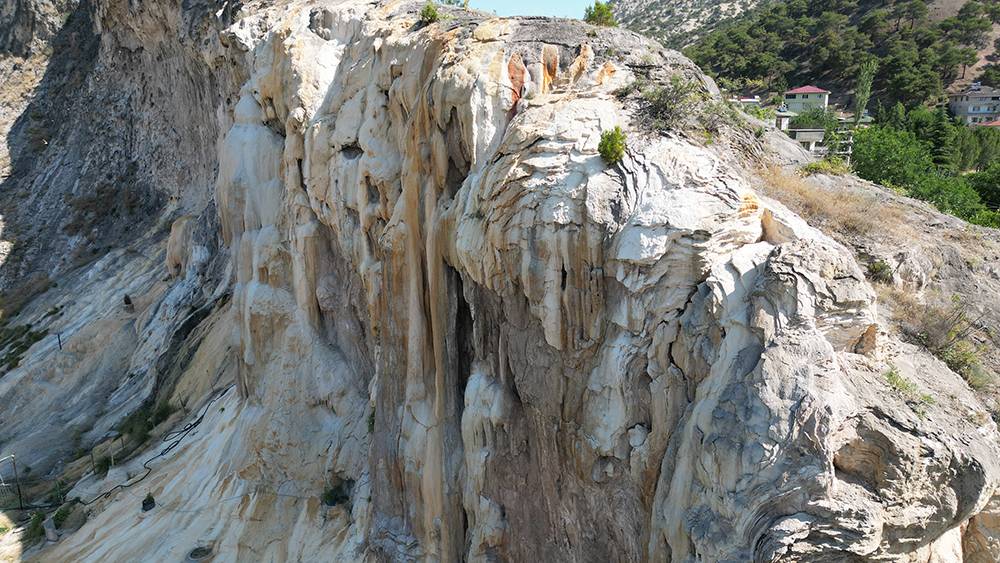 Deprem sonrası açığa çıktı! Tam 86 yıllık! Şimdi herkes akın akın oraya geliyor 4