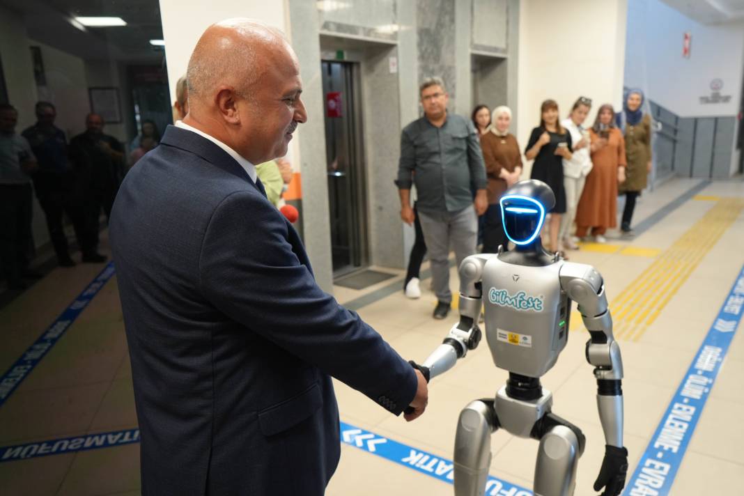 Türkiye'de bir ilk! İnsansı robot Festman nüfusa kaydoldu! 1