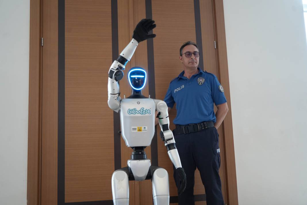 Türkiye'de bir ilk! İnsansı robot Festman nüfusa kaydoldu! 2