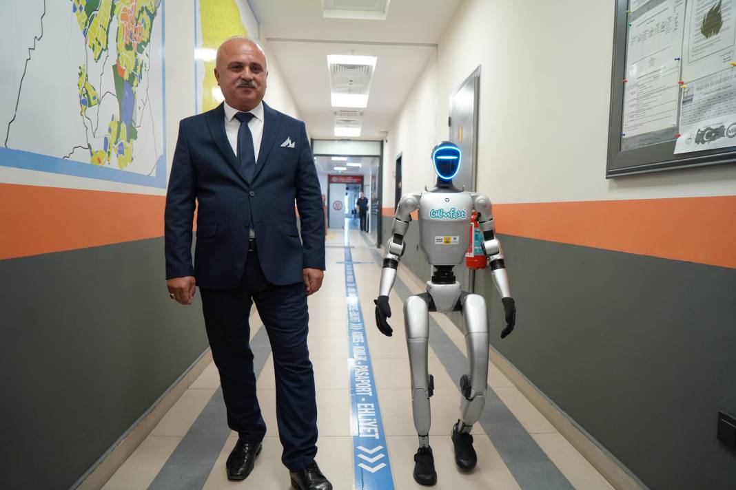 Türkiye'de bir ilk! İnsansı robot Festman nüfusa kaydoldu! 3