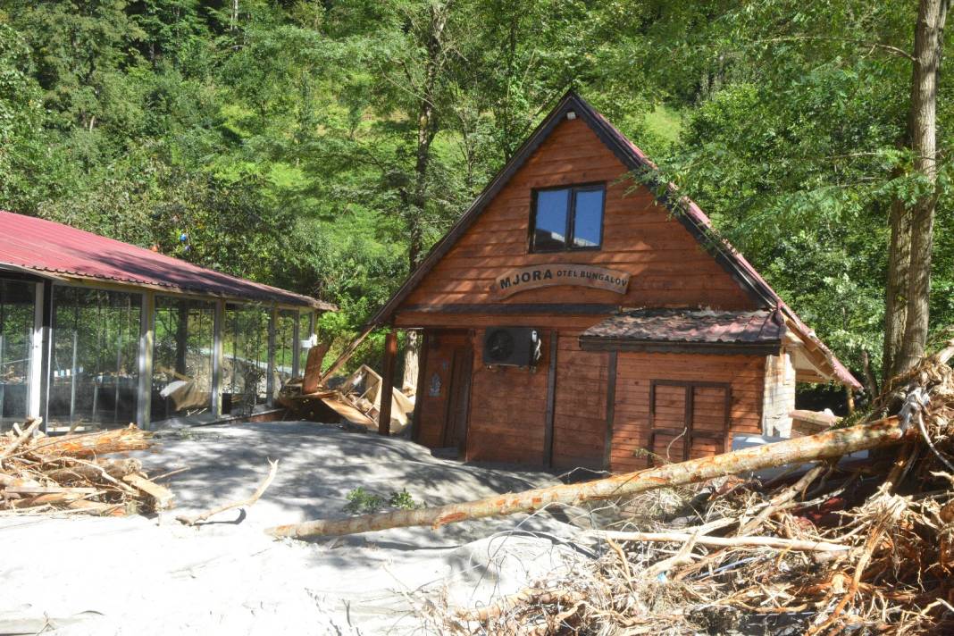 Rize'de faciadan dönüldü! Kritik tahliye kararı olası can kayıplarını önledi 1