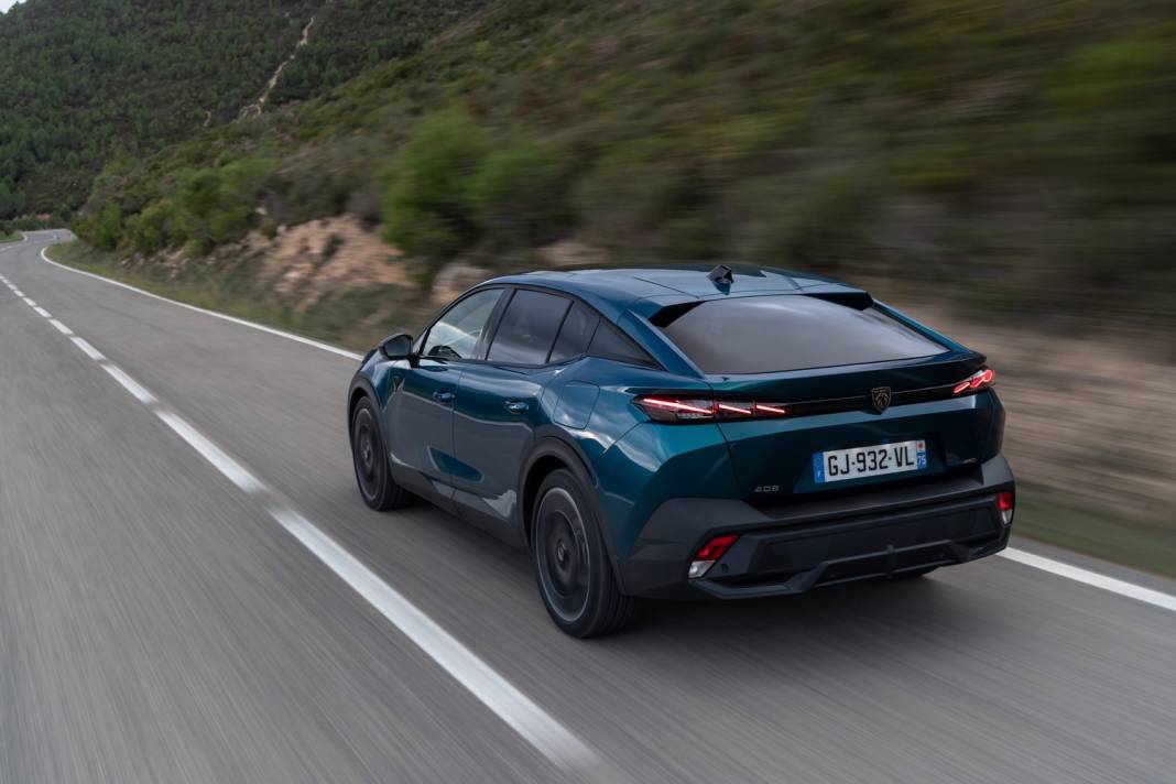 2025 Peugeot 408’in performansı beklentileri karşılıyor mu? İşte fiyatı ve özellikleri 6