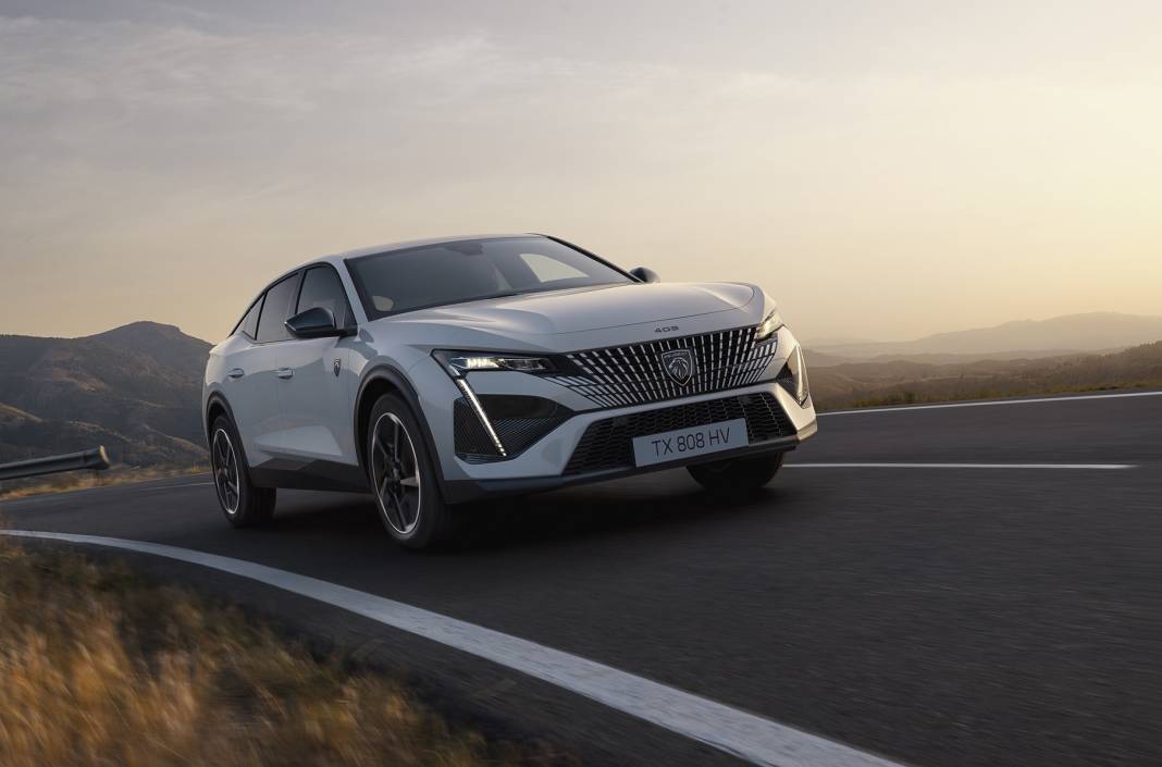 2025 Peugeot 408’in performansı beklentileri karşılıyor mu? İşte fiyatı ve özellikleri 5