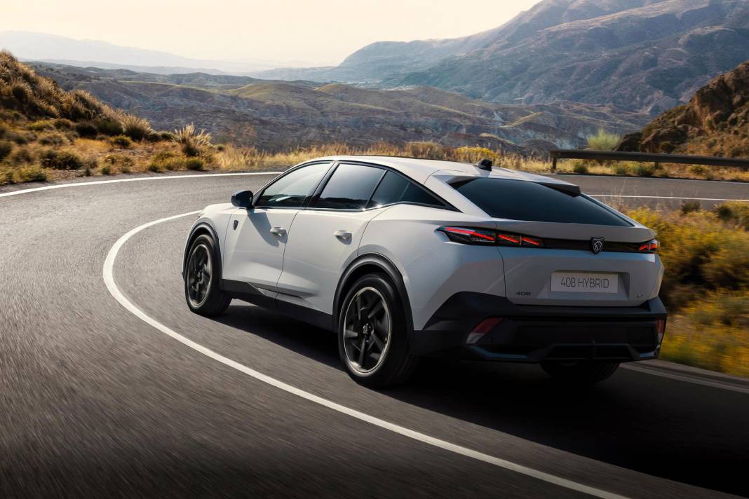 2025 Peugeot 408’in performansı beklentileri karşılıyor mu? İşte fiyatı ve özellikleri 3