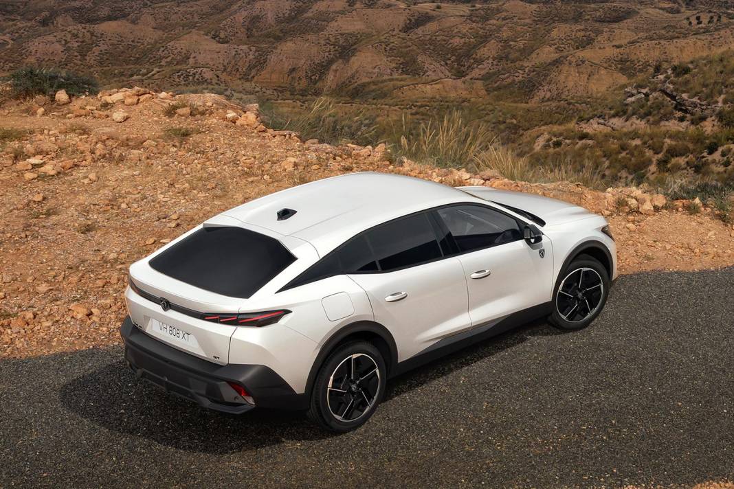 2025 Peugeot 408’in performansı beklentileri karşılıyor mu? İşte fiyatı ve özellikleri 4