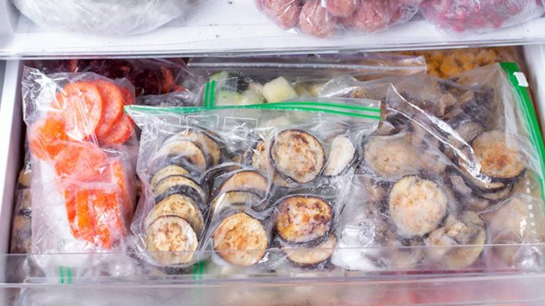 Uzmanlar üzerine basa basa uyardı: Buzluktan çıkan bu 5 yiyeceğe dikkat! 3