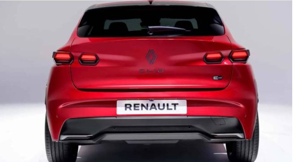 Renault Clio yenilendi: Daha büyük, daha güçlü ve hibrit motor seçeneğiyle geliyor! 4
