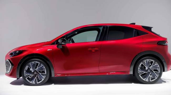 Renault Clio yenilendi: Daha büyük, daha güçlü ve hibrit motor seçeneğiyle geliyor! 1