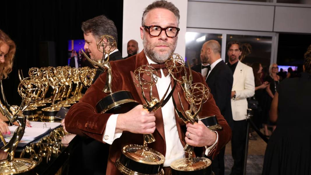 77. Emmy Ödülleri sahiplerini buldu: Ünlü oyuncudan Filistin mesajı! 1