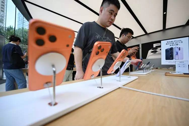 O ülkelerde kuyruk oluyor: İşte en ucuz iPhone 17'nin satıldığı ülkeler 7