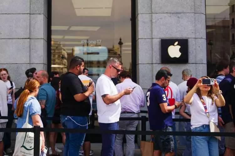 O ülkelerde kuyruk oluyor: İşte en ucuz iPhone 17'nin satıldığı ülkeler 1