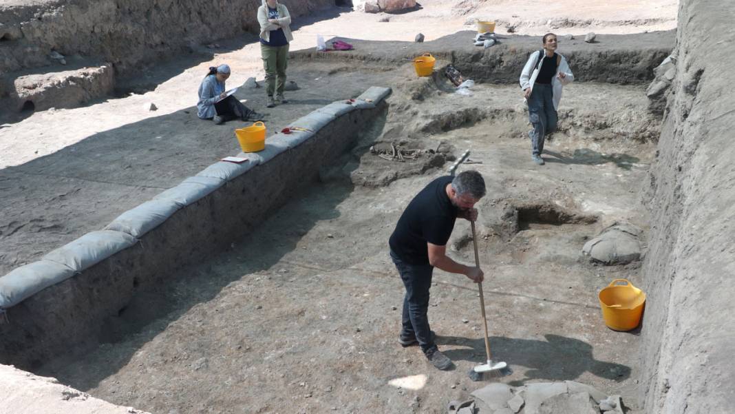 Küllüoba'da 5 bin yıl öncesine ait mezarlar bulundu: 4'ü şiddetten 2'si veremden ölmüş 2