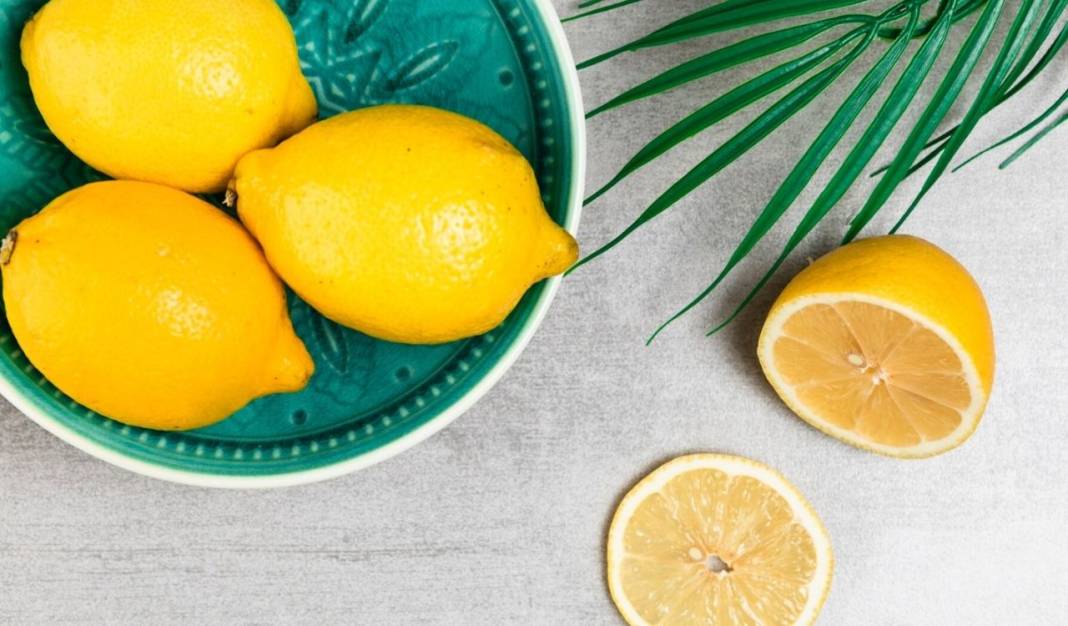 1 parça koymak limonun günlerce taze kalmasını sağlıyor: Limonu çürümeden günlerce muhafaza etmenin formülü bulundu! 1