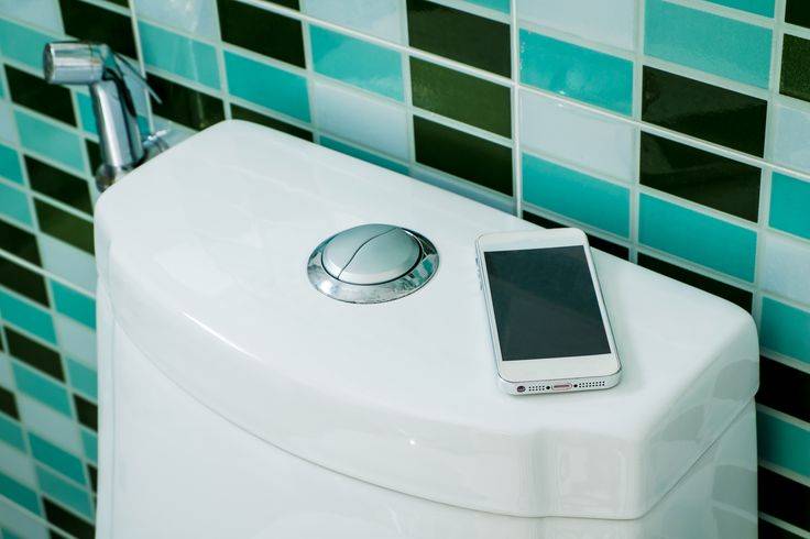 Telefonla tuvalete girmek sadece hemoroide neden olmuyor: 6 sağlık sorununu daha beraberinde getiriyor! 8