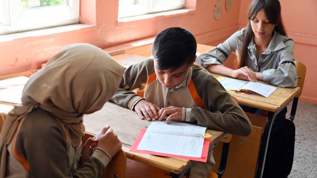 2025-2026 eğitim öğretim yılı tatil takvimi: Okullar ara tatile ne zaman girecek? Sömestr ne zaman? 3