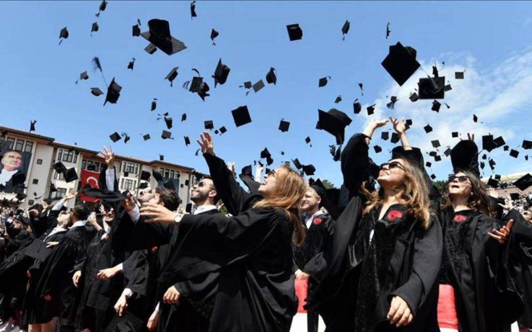 Milyonlarca üniversite öğrencisini yakından ilgilendiren haber: Çıkma ihtimali en yüksek olan 5 burs belli oldu! 3