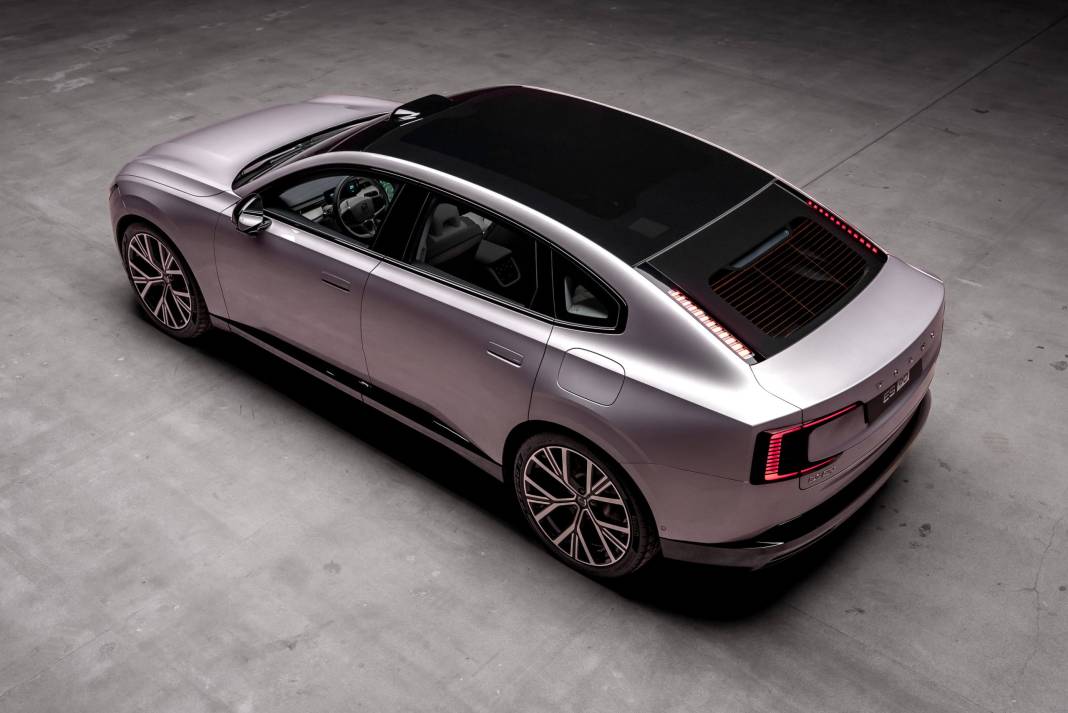 Volvo ES90 resmen üretimde! 5 metrelik lüks, 700 km menzille geliyor! 1
