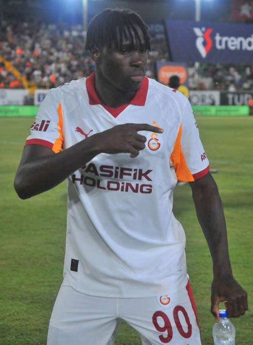 Galatasaray 30.7 milyon euroya transfer etmişti! Fildişili yıldıza İngiltere'den dev ilgi 3