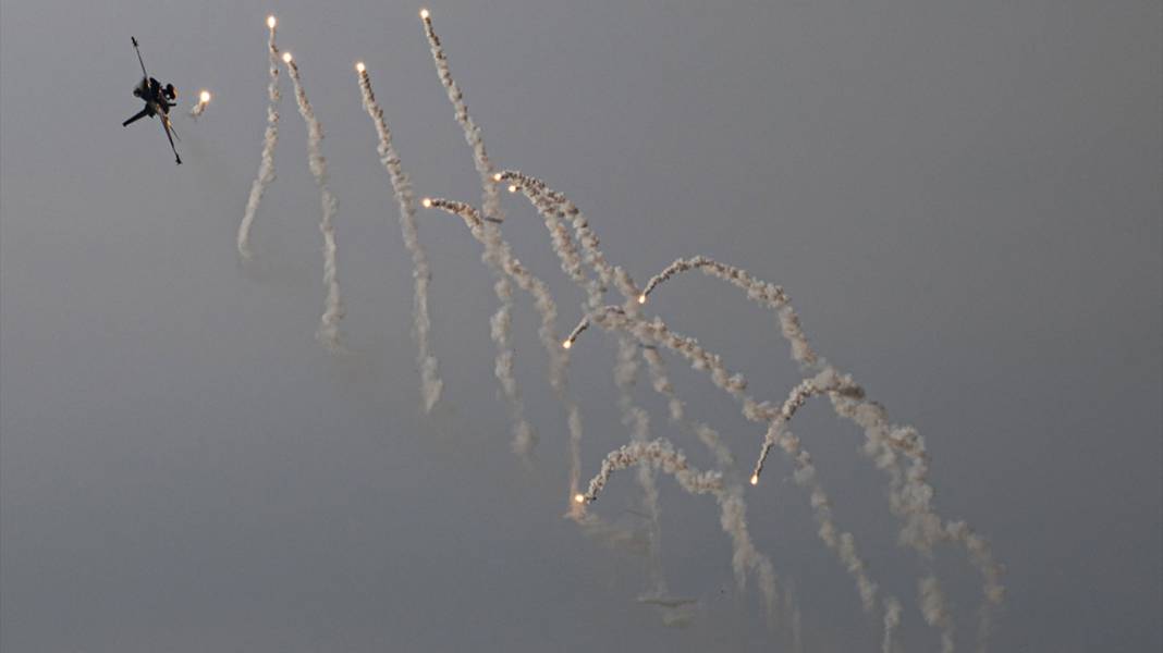 Anıtkabir üzerinde uçtular! SOLOTÜRK’ten Cumhuriyet’in 102. yılına özel nefes kesen gösteri 7