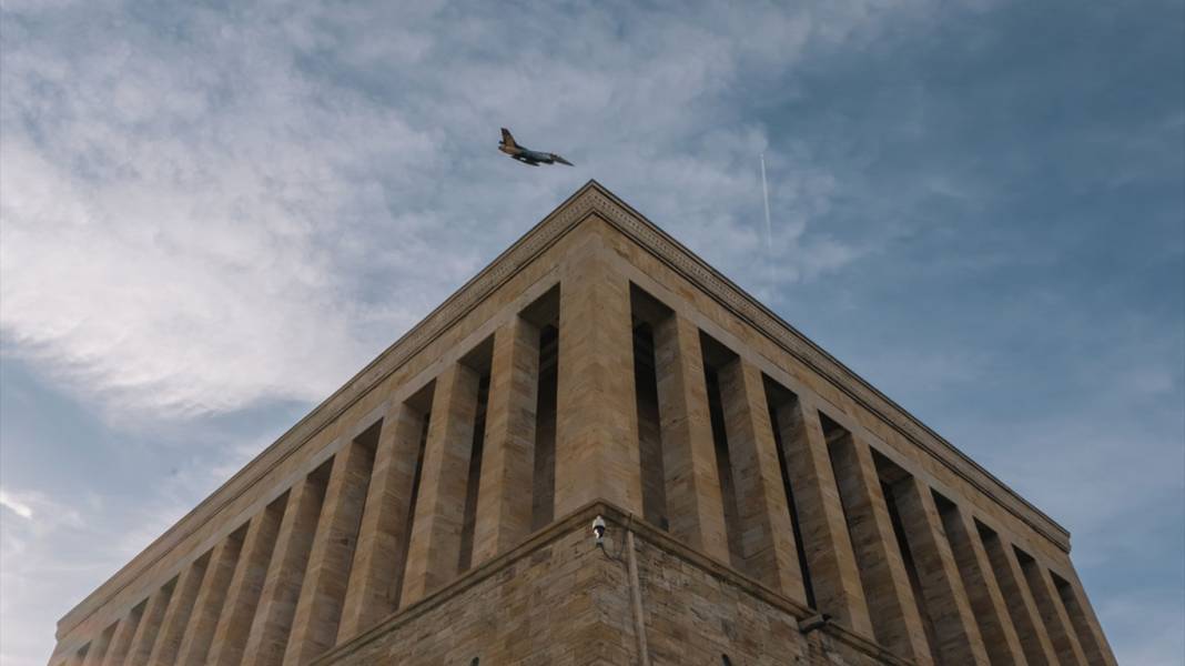 Anıtkabir üzerinde uçtular! SOLOTÜRK’ten Cumhuriyet’in 102. yılına özel nefes kesen gösteri 3