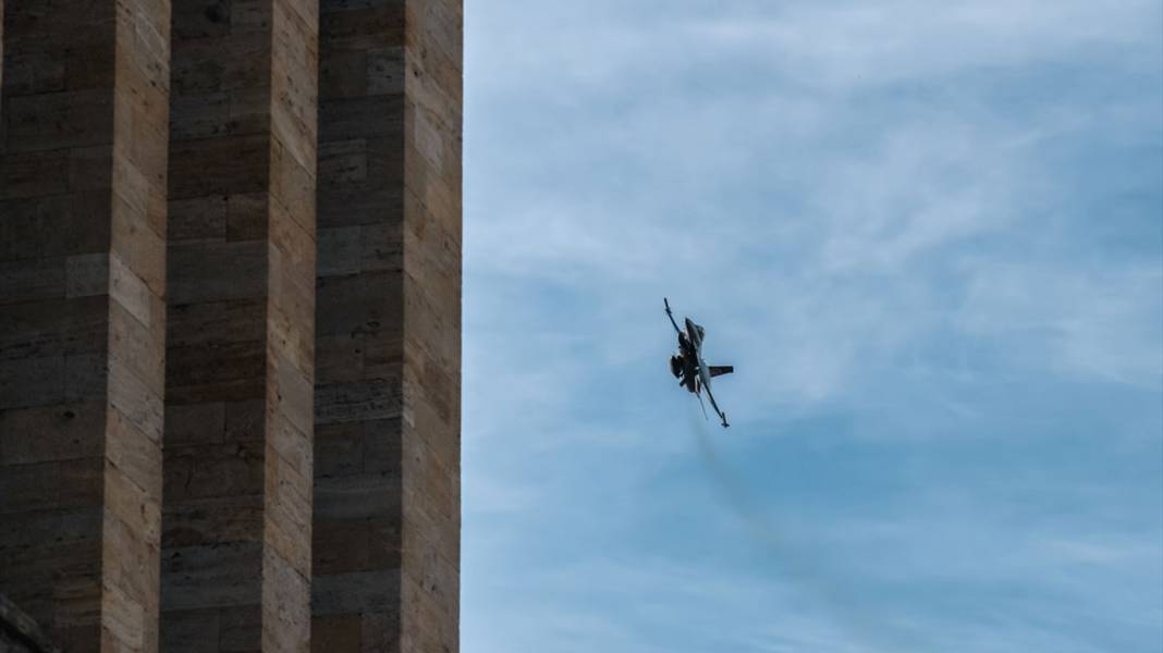 Anıtkabir üzerinde uçtular! SOLOTÜRK’ten Cumhuriyet’in 102. yılına özel nefes kesen gösteri 5