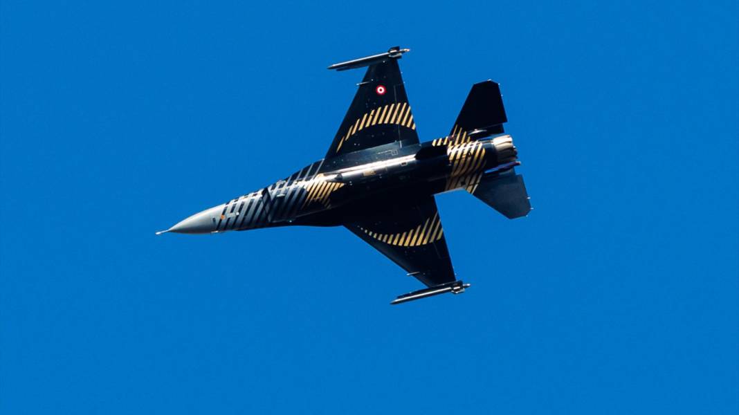 Anıtkabir üzerinde uçtular! SOLOTÜRK’ten Cumhuriyet’in 102. yılına özel nefes kesen gösteri 1