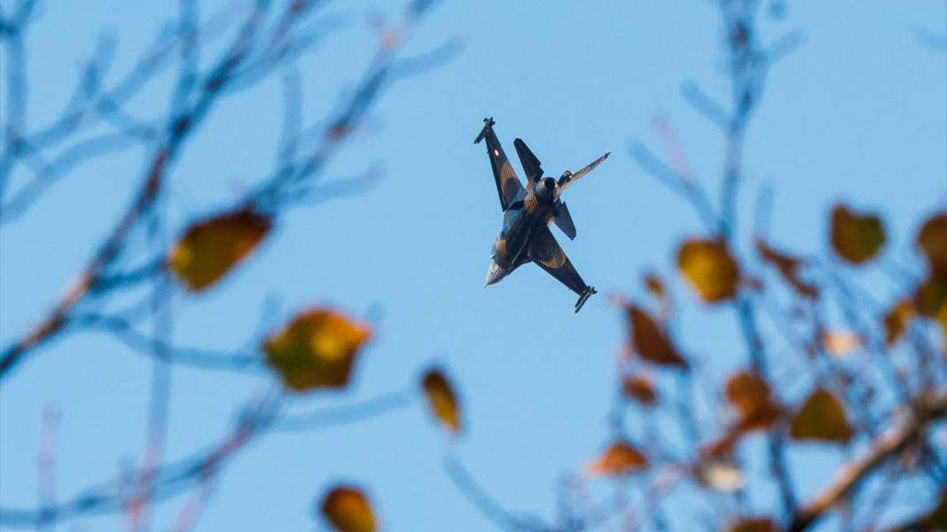 Anıtkabir üzerinde uçtular! SOLOTÜRK’ten Cumhuriyet’in 102. yılına özel nefes kesen gösteri 2