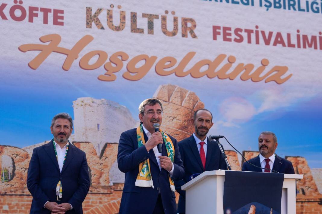 Girne’de kültür ve kardeşlik buluşması: 5 ton çiğköfte ikram edildi 12