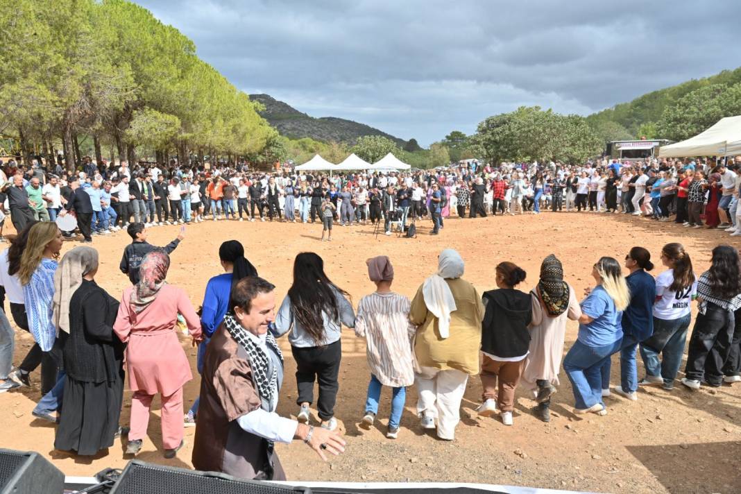 Girne’de kültür ve kardeşlik buluşması: 5 ton çiğköfte ikram edildi 7