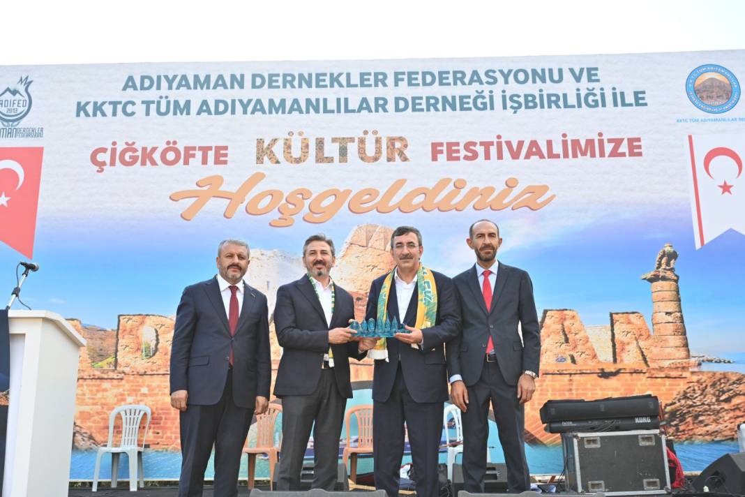 Girne’de kültür ve kardeşlik buluşması: 5 ton çiğköfte ikram edildi 6