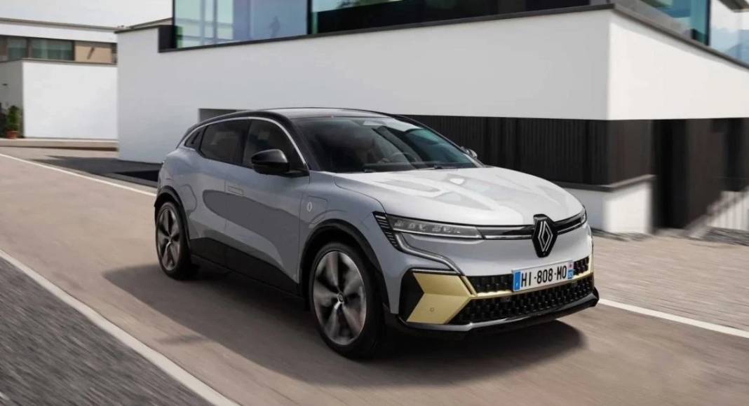 Renault tutkunları dikkat! Austral, Rafale ve Clio’da yeni fiyatlar belli oldu: Renault Ekim 2025 fiyat listesi 2