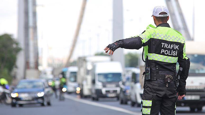 Trafikte yeni dönem geliyor: Hız ve kırmızı ışık ihlaline ağır ceza! Sürücü belgeleri geri alınacak 3
