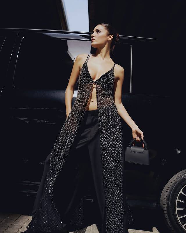 Güzelliğiyle büyüledi! Hande Erçel’in yeni paylaşımı beğeni yağmuruna tutuldu 3