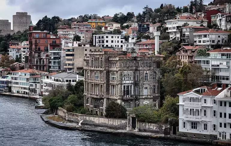 Türkiye’nin en pahalı evi alıcısını bekliyor: 130 yıllık miras satışta: 23 odalı Zeki Paşa Yalısı’nı kim alacak? 2