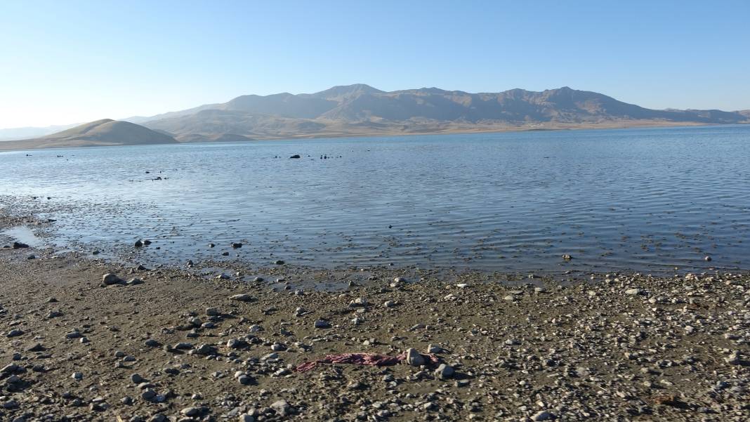 Kuraklık Erçek Gölü'nün sırrını ortaya çıkardı: Mikrobiyalitler gün yüzünde 2