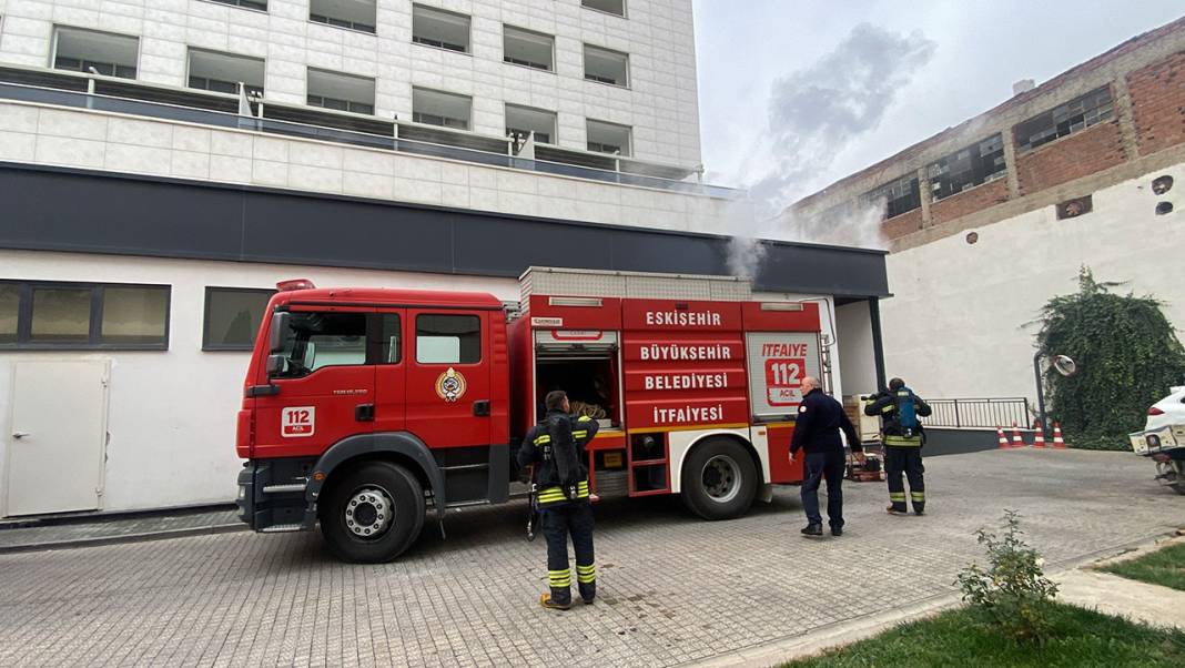 Otelde yangın paniği! 152 kişi tahliye edildi 4