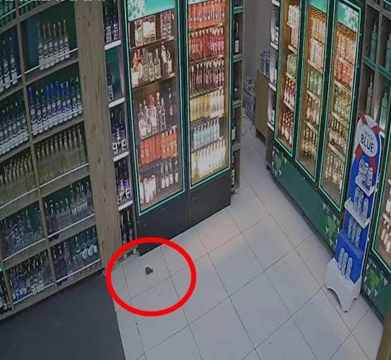 Markete el bombası atan 18 yaş altı 2 şüpheli yakalandı 1