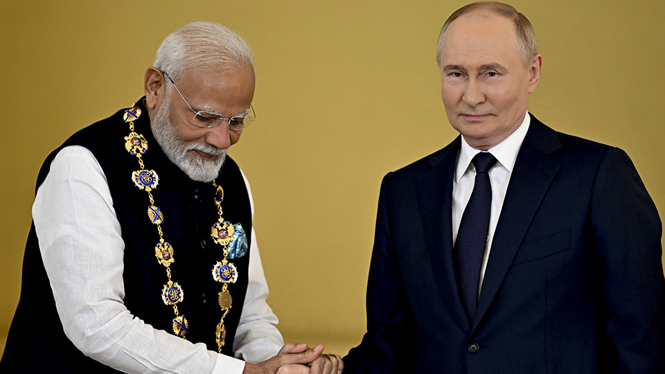 Putin, Hindistan Başbakanı Modi’ye Aziz Andreas Nişanı verdi