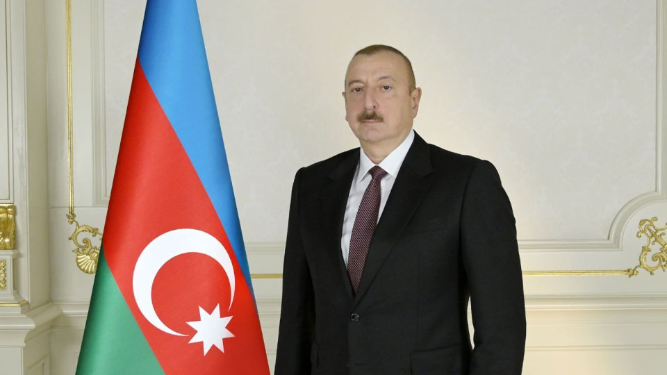 Aliyev'den Pezeşkiyan'a tebrik telefonu