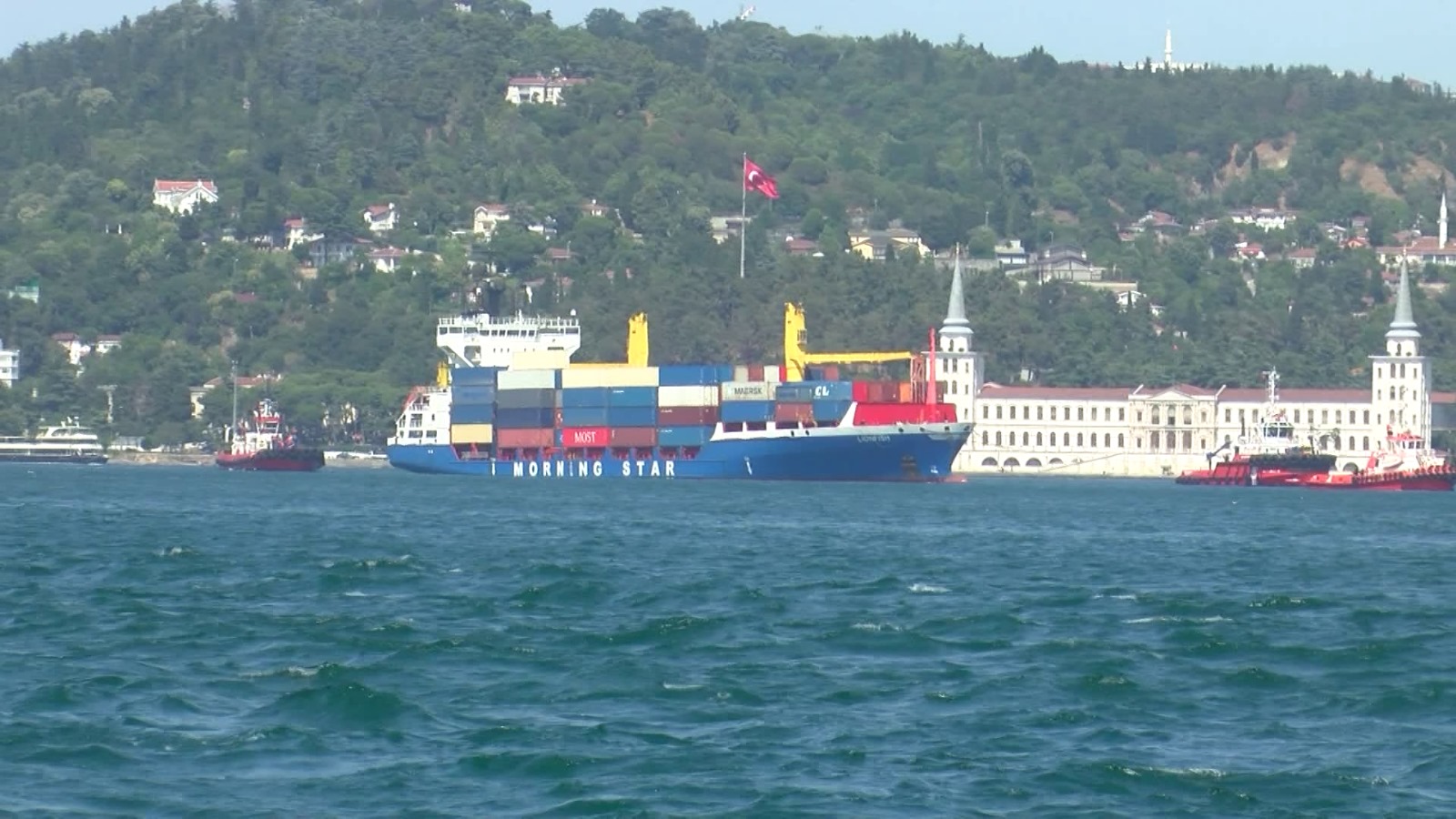 İstanbul Boğazı gemi trafiğine yeniden açıldı