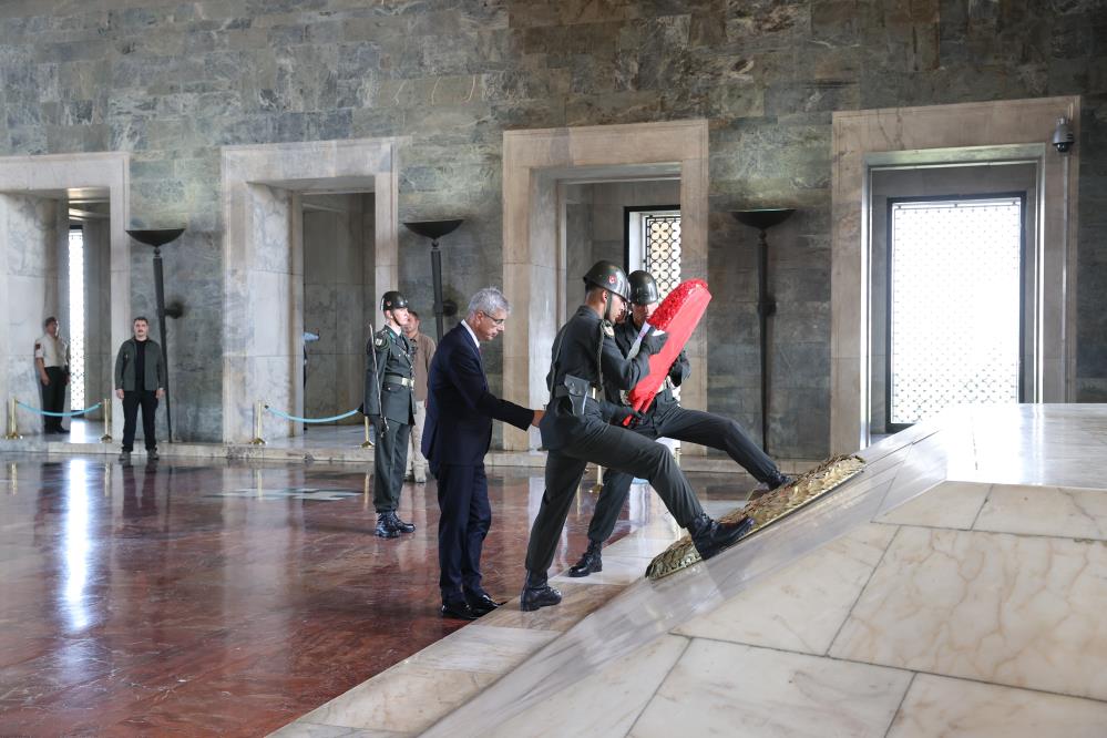 Sağlık Bakanı Memişoğlu Anıtkabir'i ziyaret etti