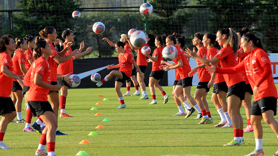 A Milli Kadın Futbol Takımı'nın İsviçre maçına ücretsiz bilet