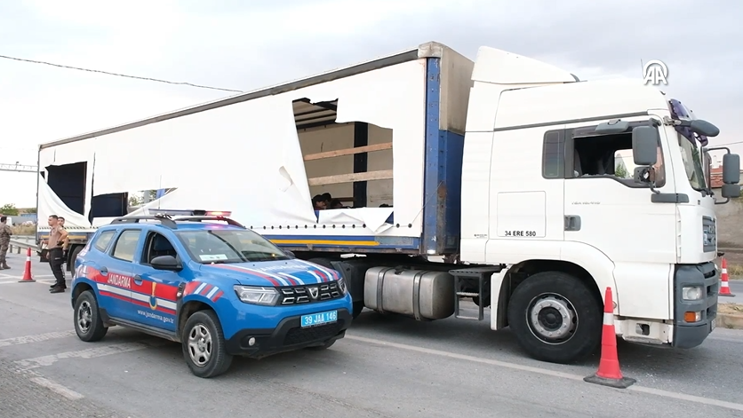 Kırklareli'nde hareket halindeki tırdan atladılar: 7 düzensiz göçmen yaralandı