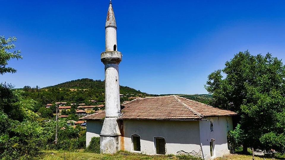 Osmanlı yadigarı caminin tapusu Müslüman cemaate verildi