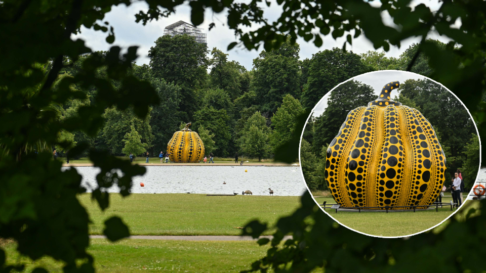 Yayoi Kusama'nın dev boyutlu 'Pumpkin' bronz heykeli sergilenmeye başlandı